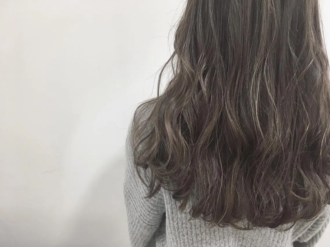 ロング カラー グレージュ ハイライトカラー ハイライト てんま さやかのヘアスタイル