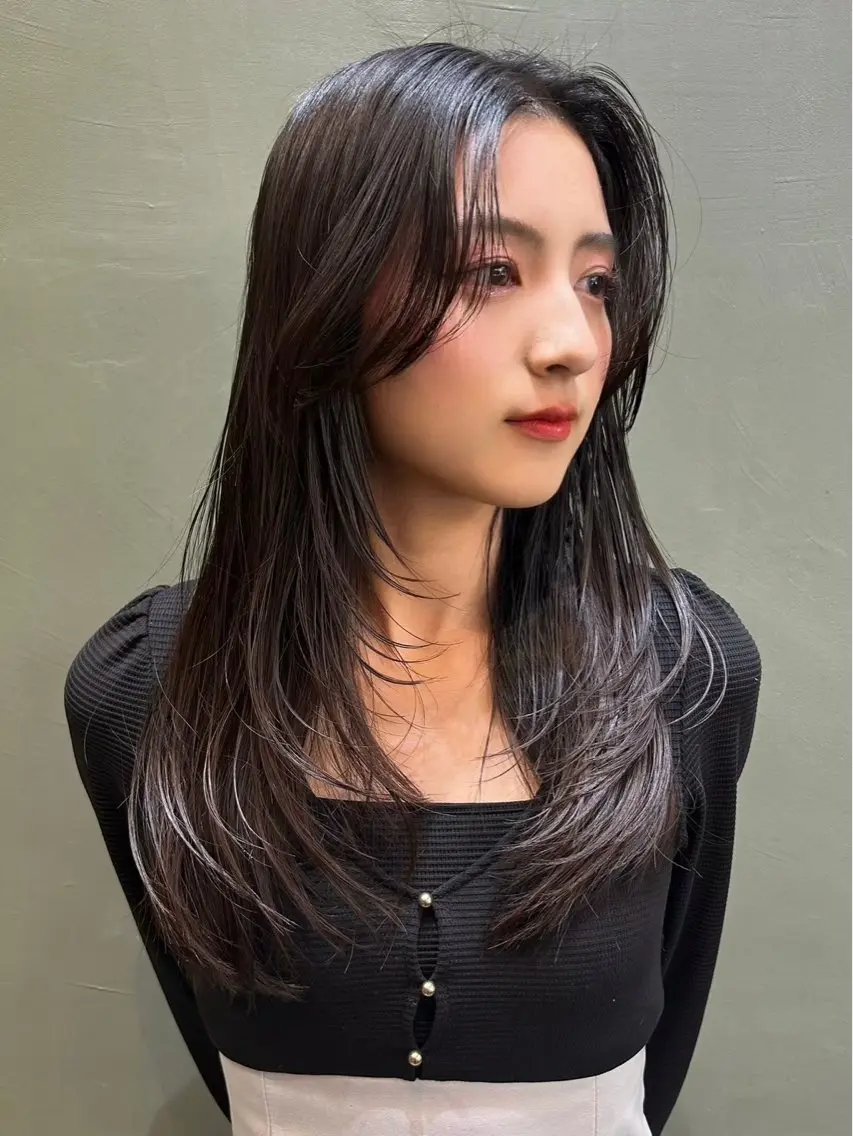 セミロング デート 伸ばしかけ レイヤーカット シースルーバング カット ヘアカラー トリートメント 小顔レイヤー/顔周り 艶髪カラー/金山のヘアスタイル