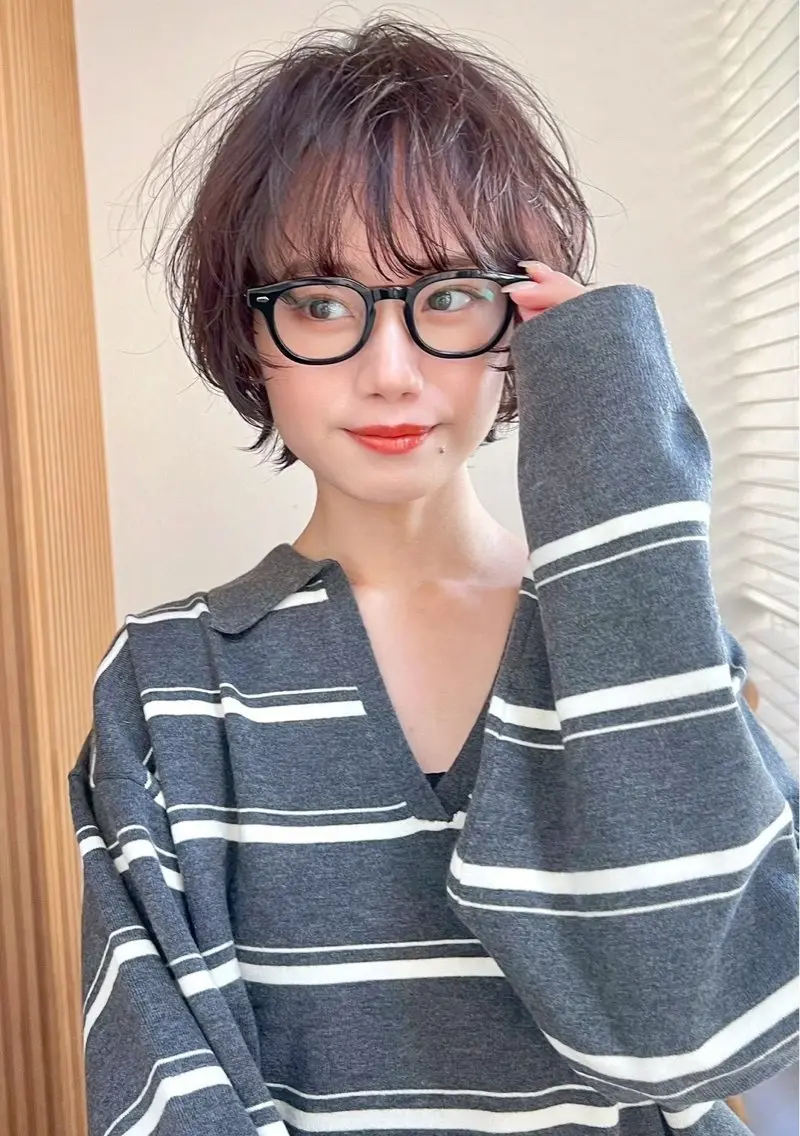 ショート 大宮ブリーチ縮毛⭕️ 暗髪レイヤーしょうまのヘアスタイル