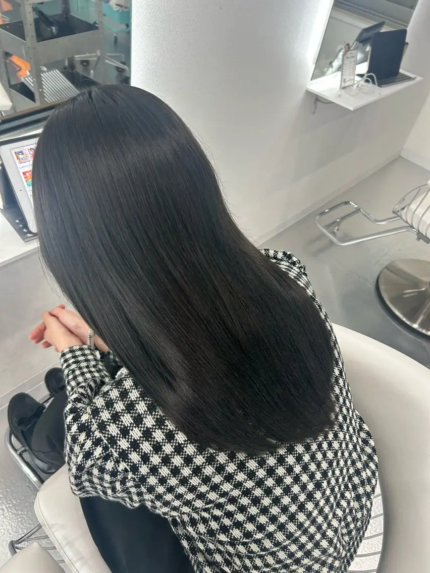 セミロング カラー 黒髪 グレーブラック ヘアカラー あやめ🪽 オリーブ/ハイトーンのヘアスタイル