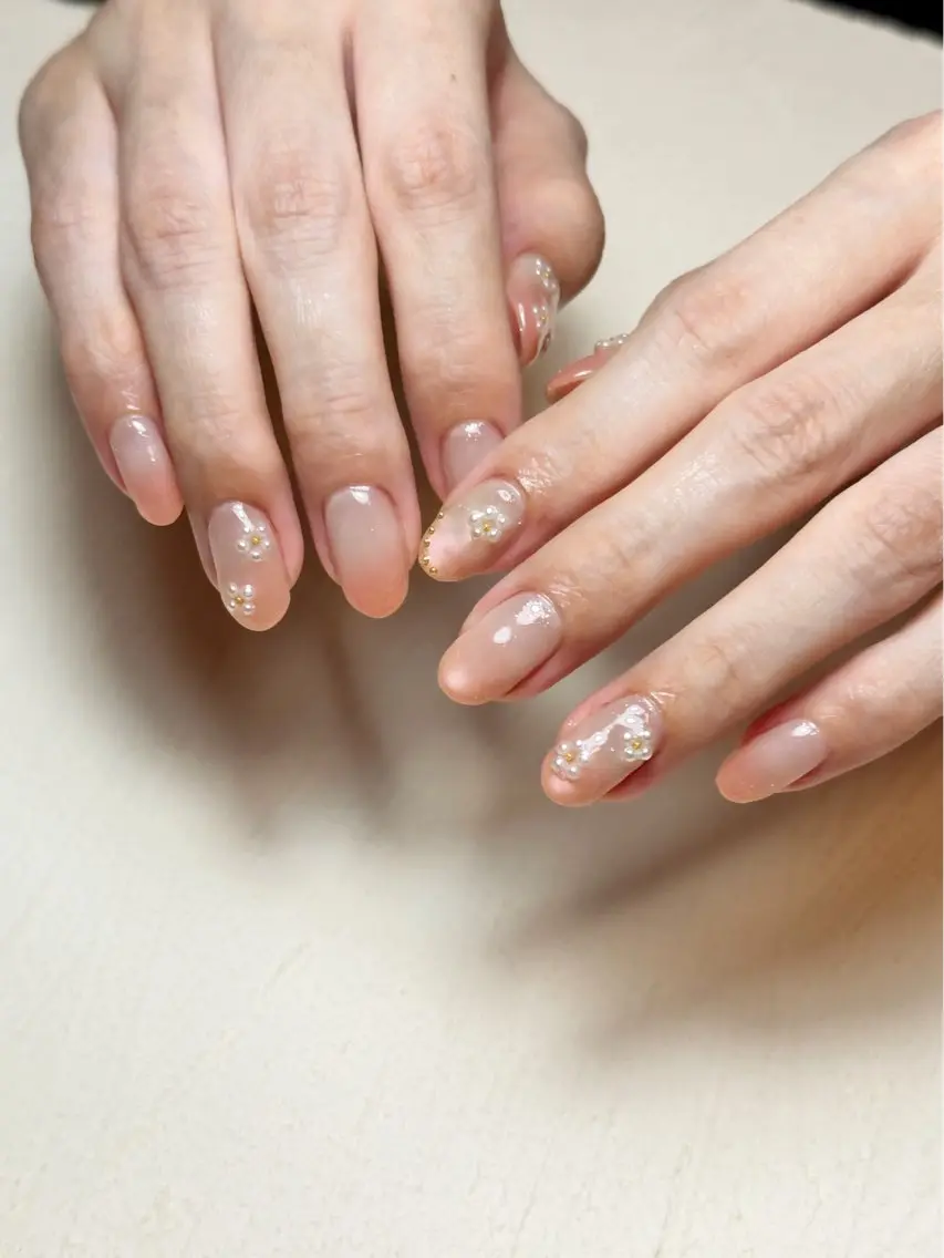 ネイル ハンドネイル Tiny Glowのネイルデザイン