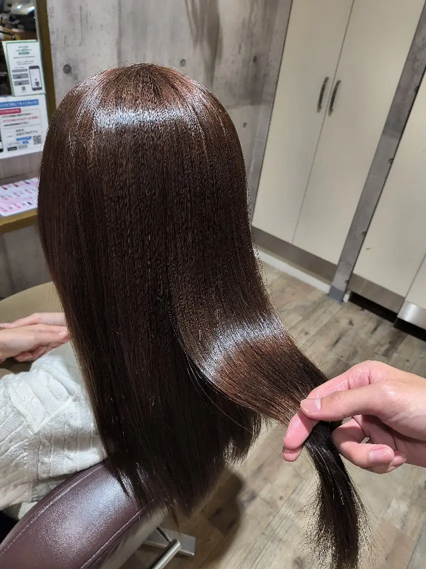 ファッションカラー全体+潤いトリートメントの写真