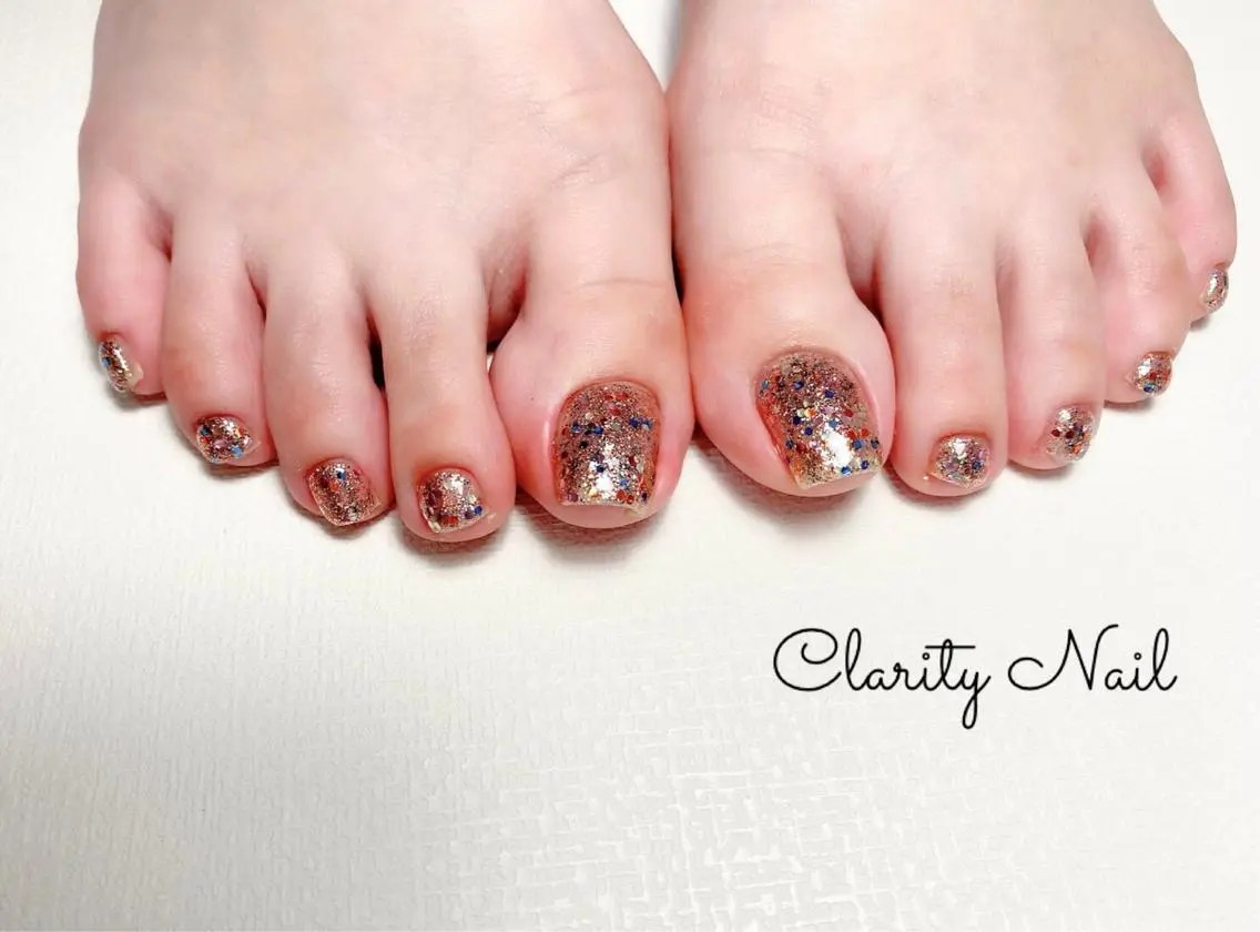 ネイル フットネイル ラメ(グリッター) ワンカラーネイル フットネイル Clarity Nailのネイルデザイン