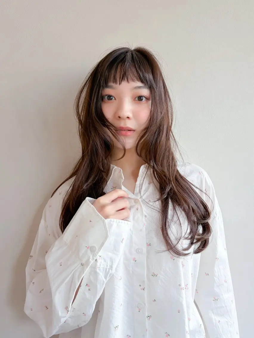 ロング カット ヘアカラー まほ/レイヤーカット 🍒🤍透明感カラーのヘアスタイル