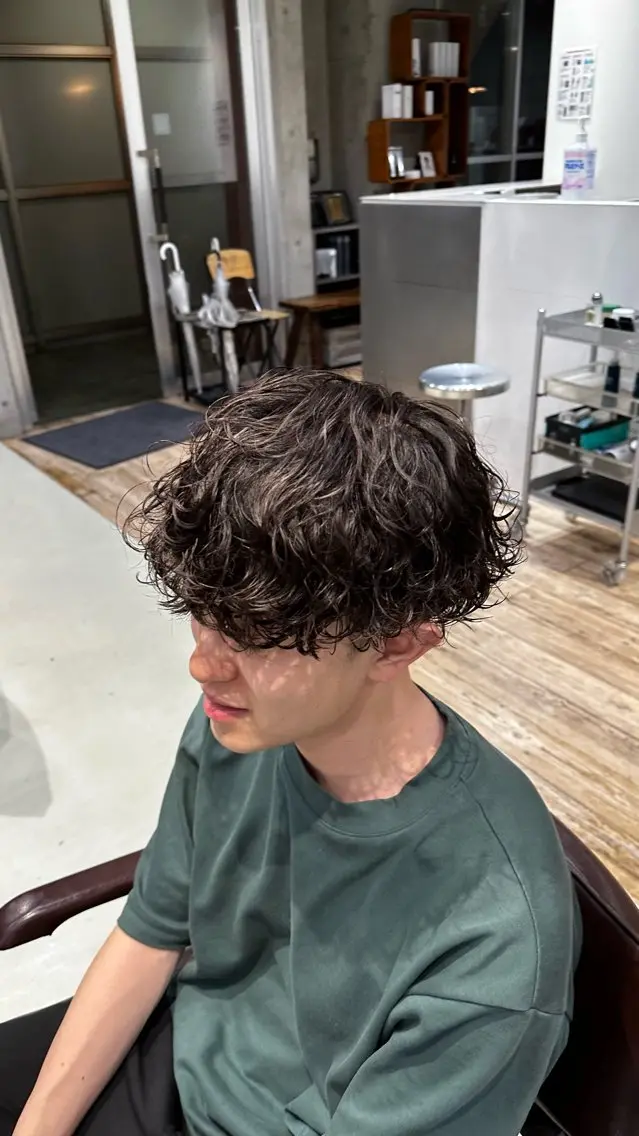 パーマ メンズ 刈り上げ カット パーマ fifth原宿 宮部蓮のヘアスタイル