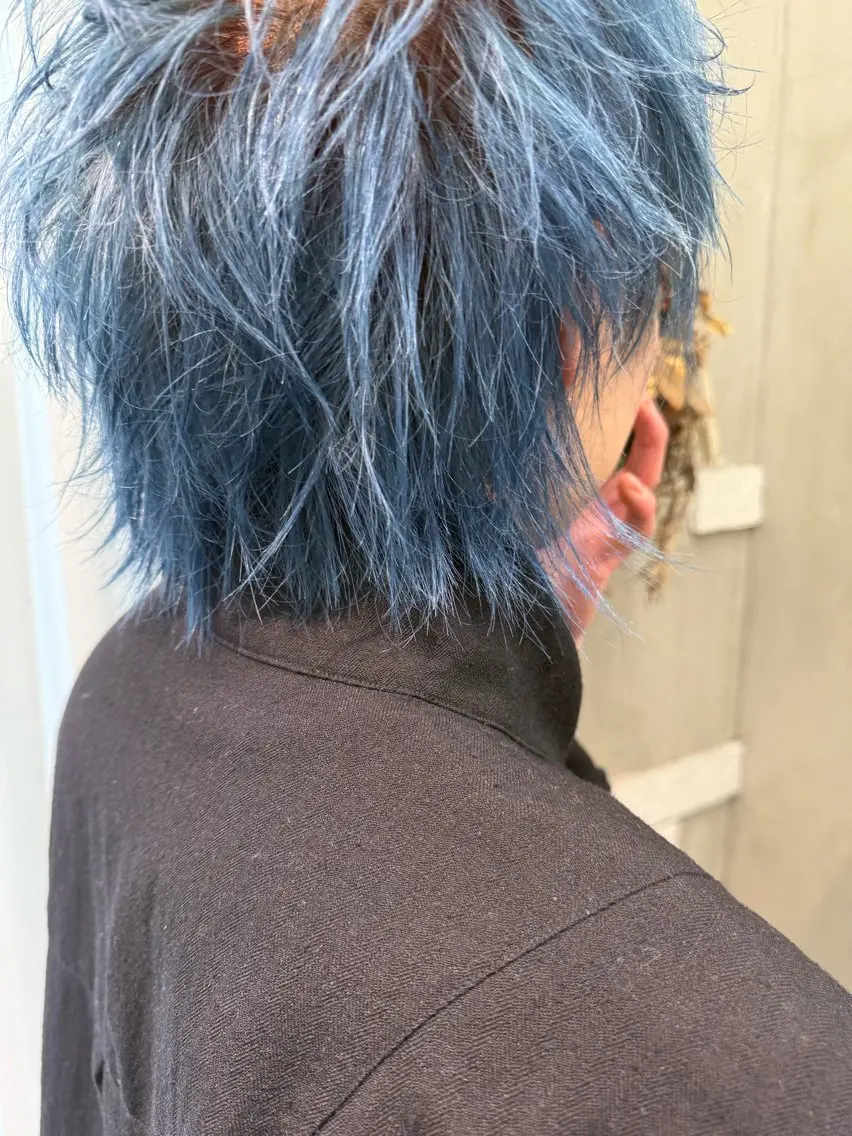 ショート カラー メンズ ブルーカラー デザインカラー ダブルカラー グラデーションカラー カット ヘアカラー RorriM natsuのヘアスタイル