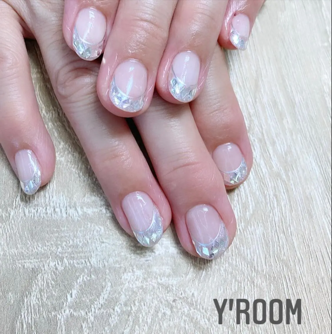 ネイル オーロラネイル フラッシュネイル フットネイル フレンチネイル ジェルネイル ハンドネイル YUKA （ネイリスト）のネイルデザイン