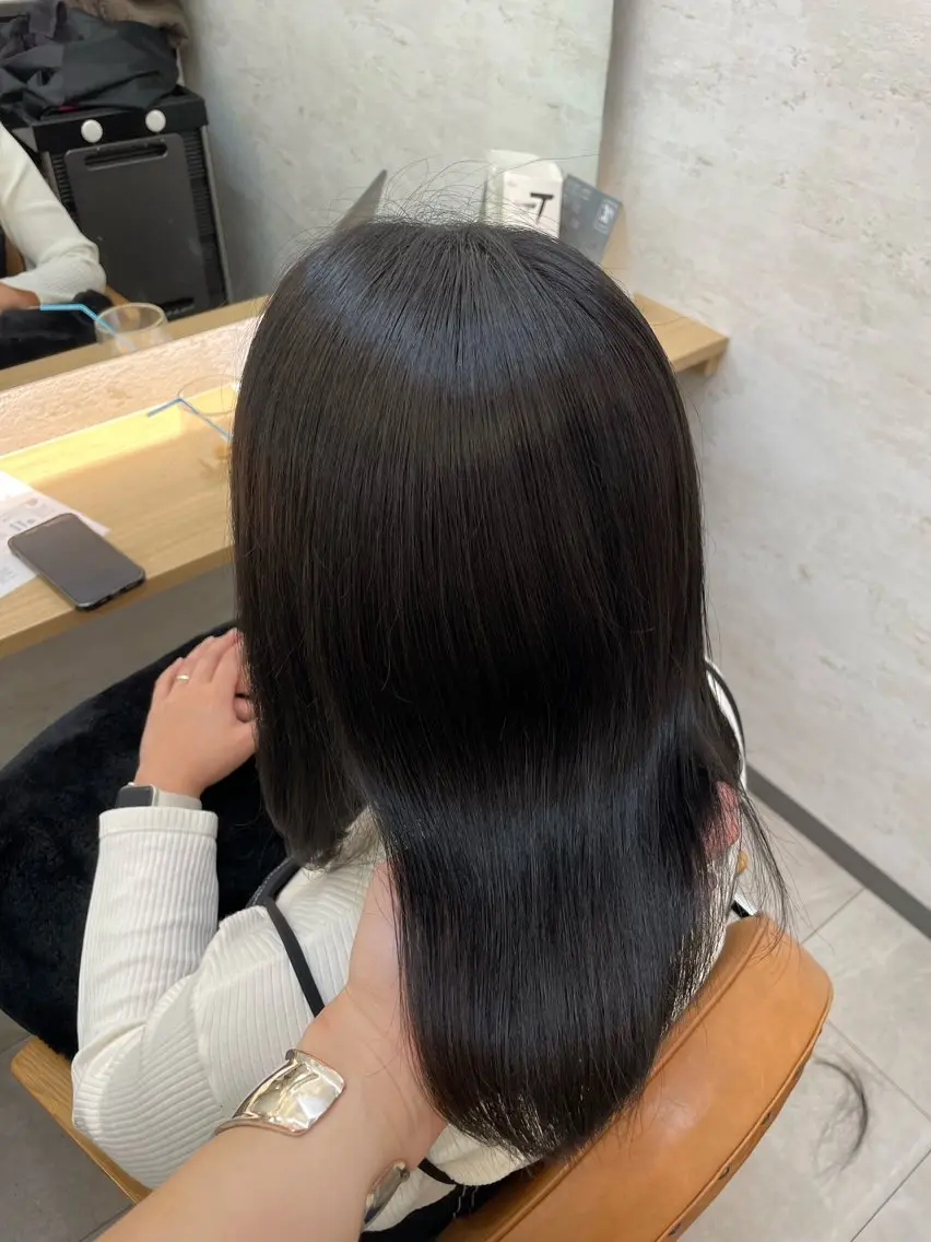 セミロング カラー 黒髪 カット ヘアカラー トリートメント 高橋 芽衣のヘアスタイル