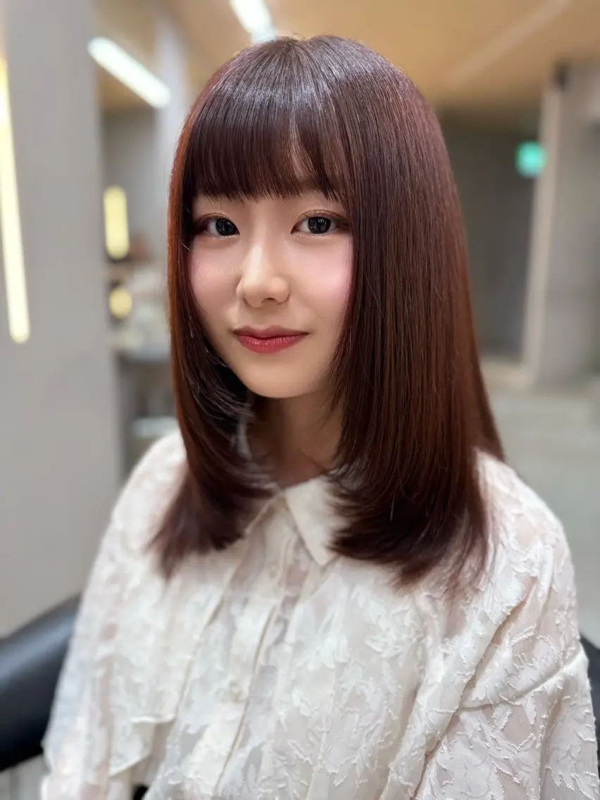 ミディアム ミディアムレイヤー レイヤーカット ヘアカラー 平山 翔意のヘアスタイル