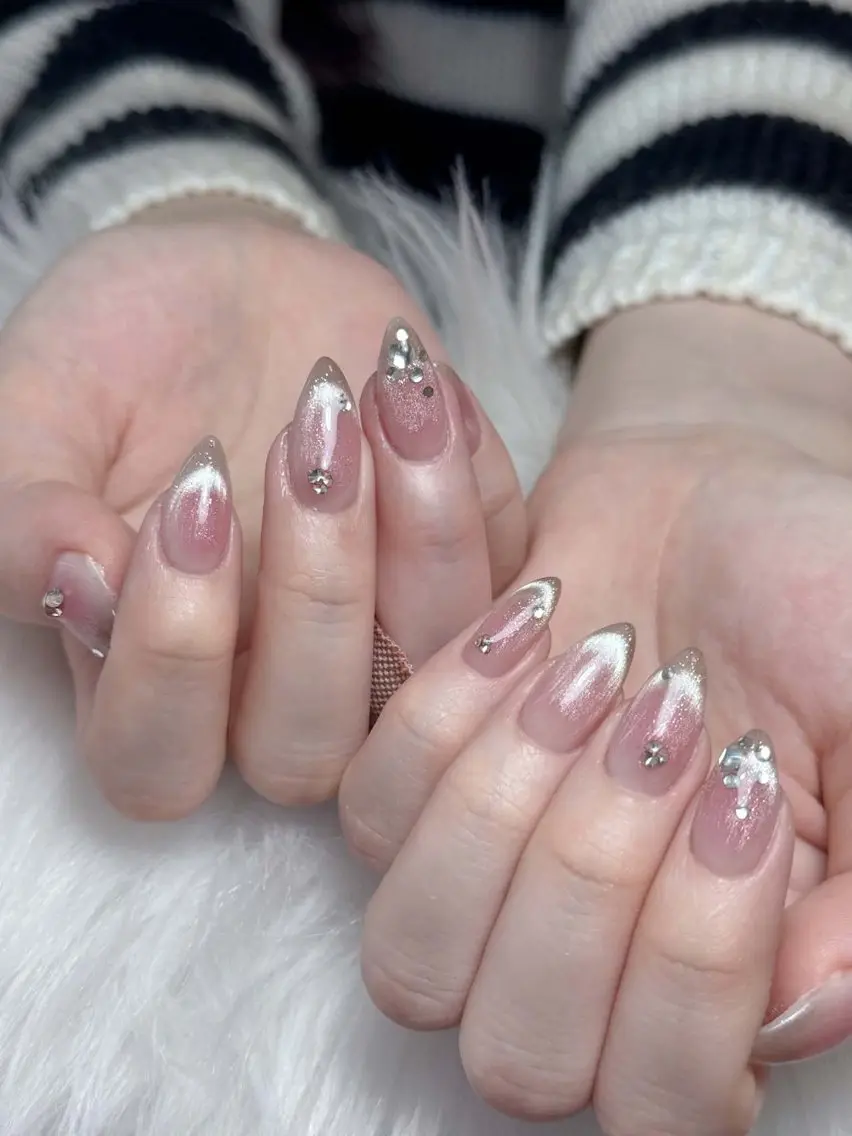 ネイル チークネイル ドット フレンチネイル グラデーション 韓国ネイル Lisa Nail Salonのネイルデザイン