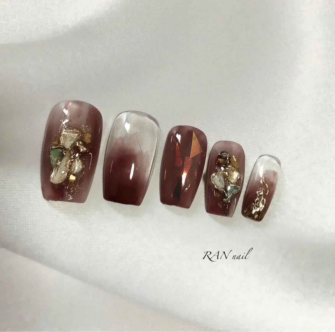 ネイル オーロラネイル フットネイル キラキラネイル ミラーネイル オフィスネイル ハンドネイル フットネイル RAN nailのネイルデザイン