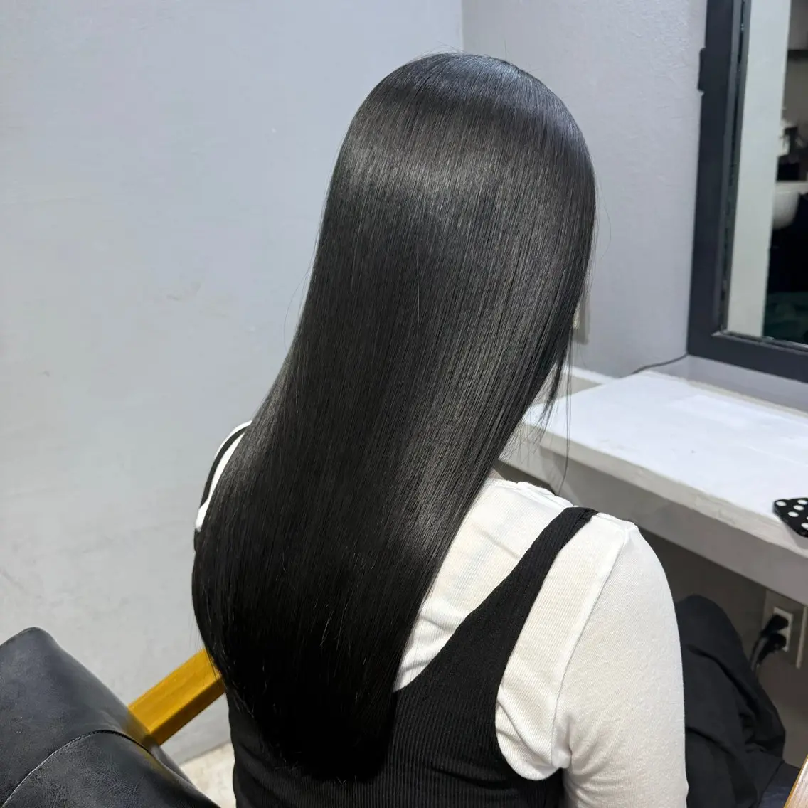 セミロング カラー 黒髪 ブリーチ ブルーカラー ブルーブラック ダークグレー ヘアカラー トリートメント 天神/ケアブリーチ/ 髪質改善/上質艶髪のヘアスタイル