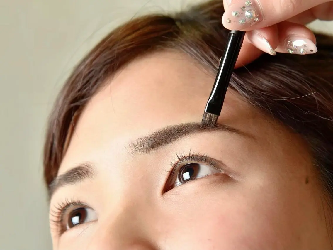 女性 似合わせ美眉スタイリング(糸脱毛)の写真