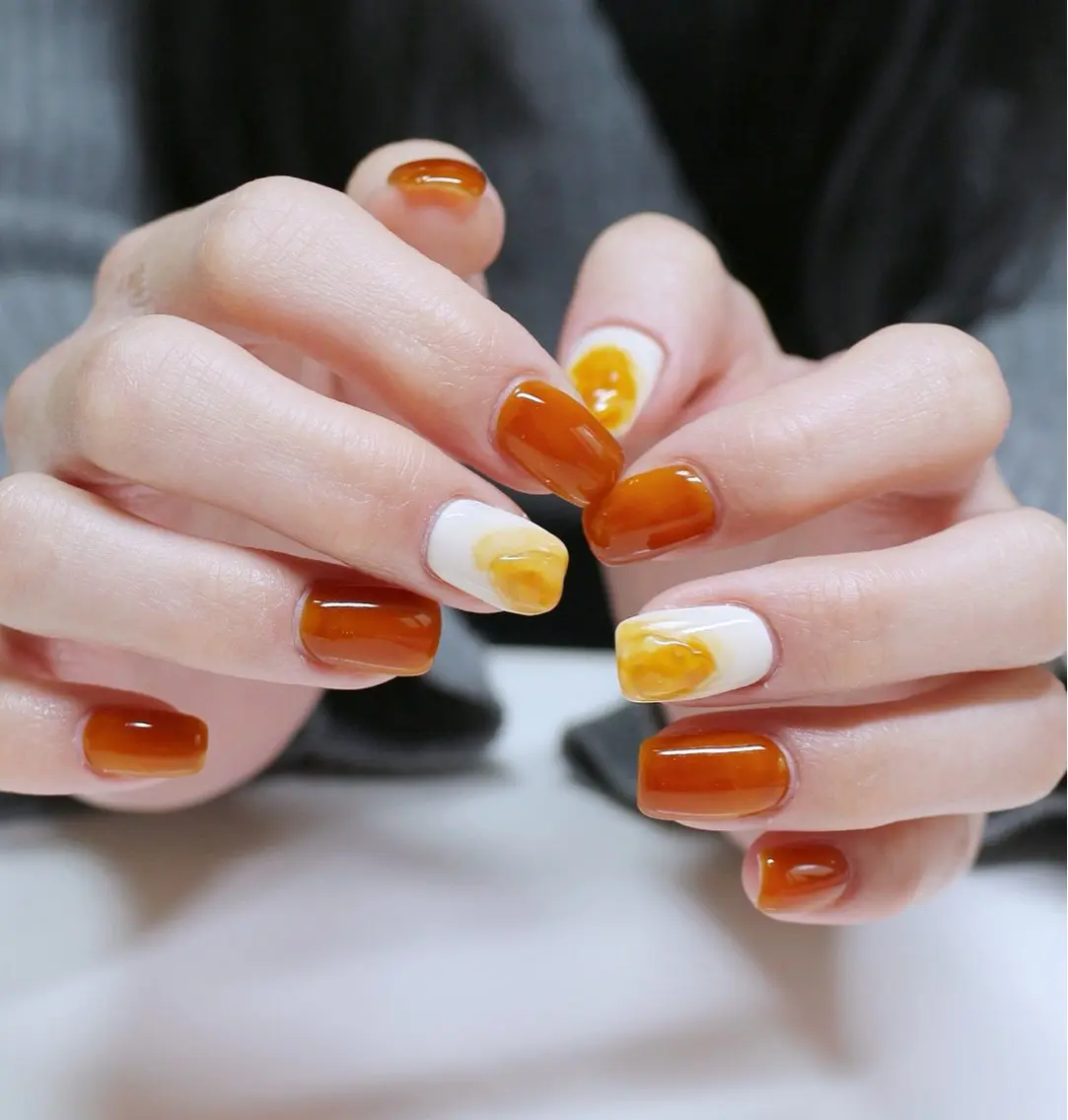 ネイル ラメ(グリッター) ニュアンスネイル オレンジ シンプルネイル ハンドネイル Baku Nailsのネイルデザイン