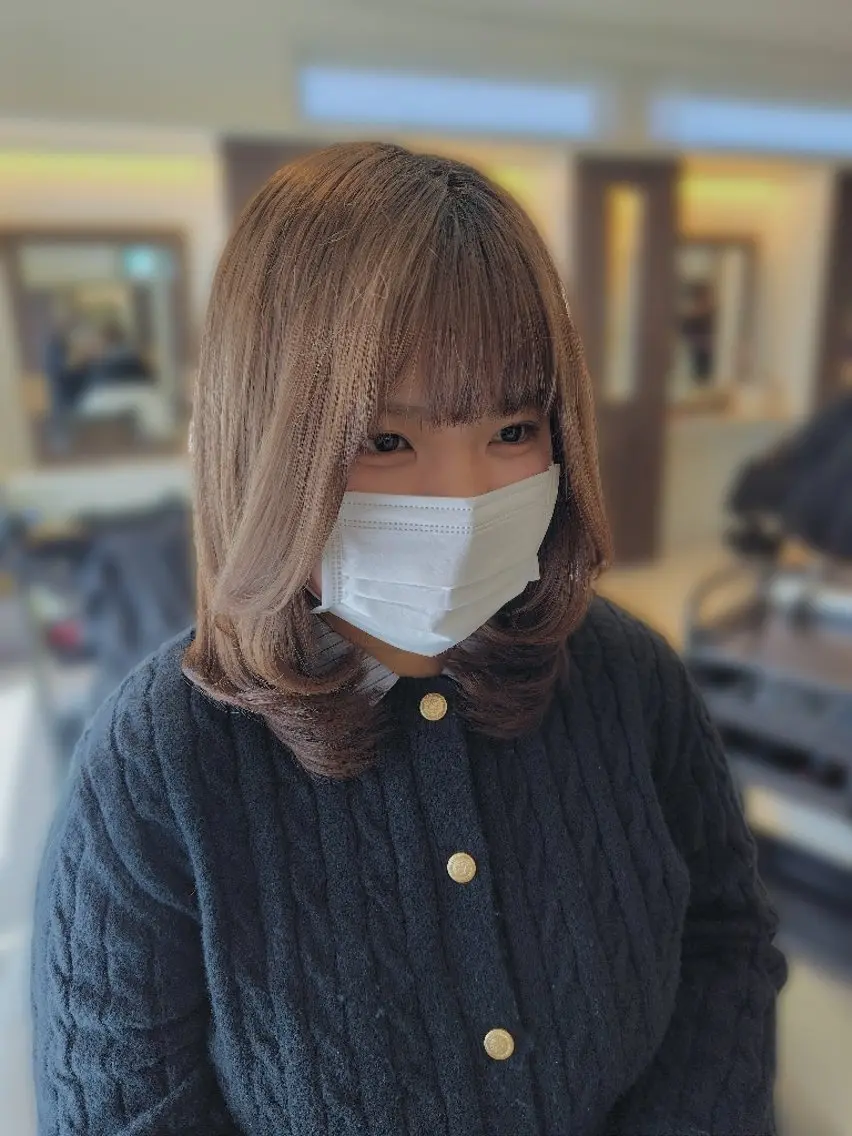 ミディアム レイヤーカット カット 三浦 瑞華のヘアスタイル