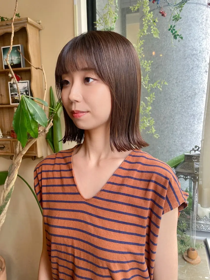 ミディアム カラー アッシュ ブリーチ 透明感カラー ブリーチなしカラー オリーブアッシュ 當山 瑠奈のヘアスタイル