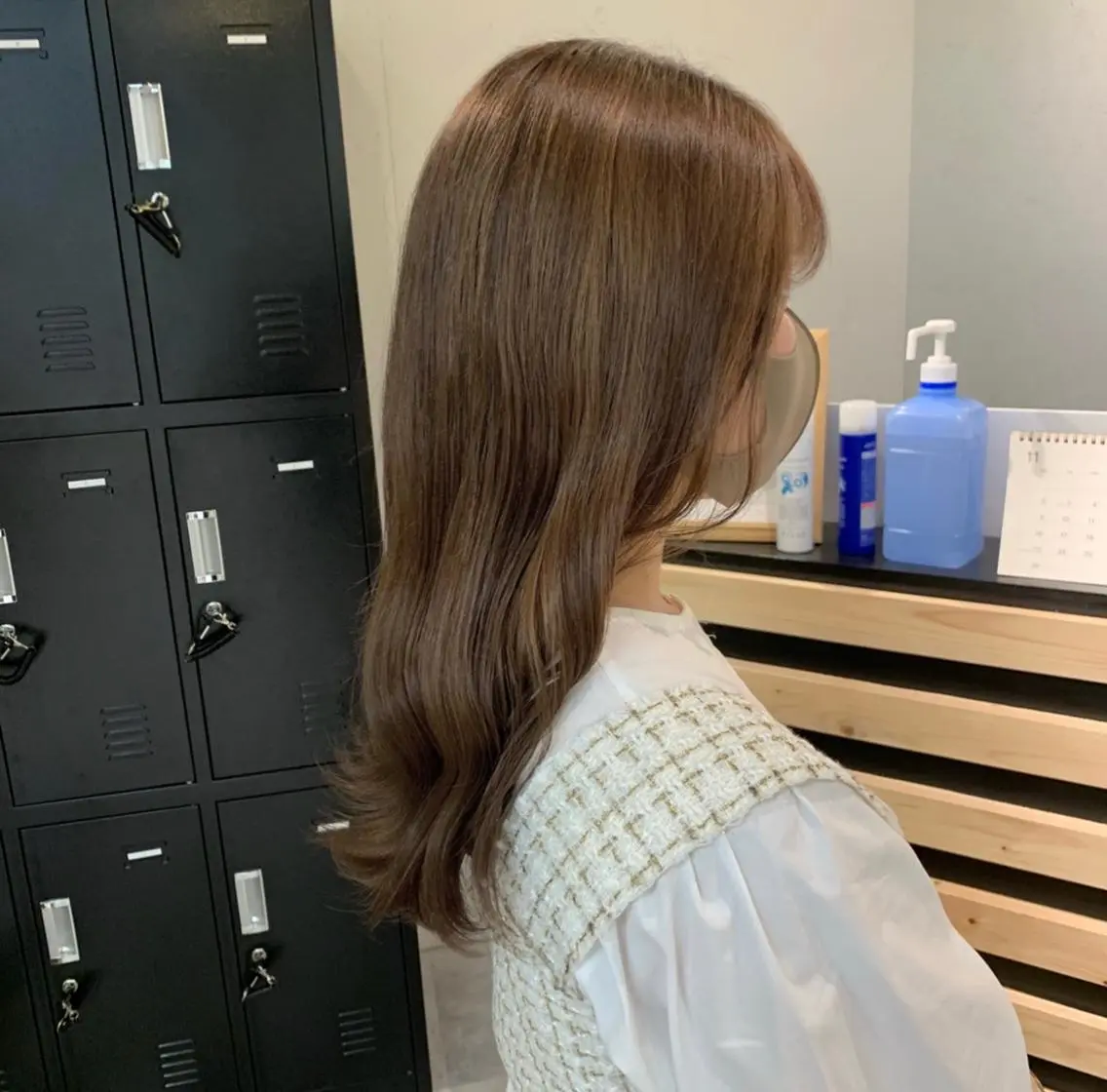 セミロング カラー ヘアアレンジ ベージュカラー フォギーベージュ マツオカ マコのヘアスタイル