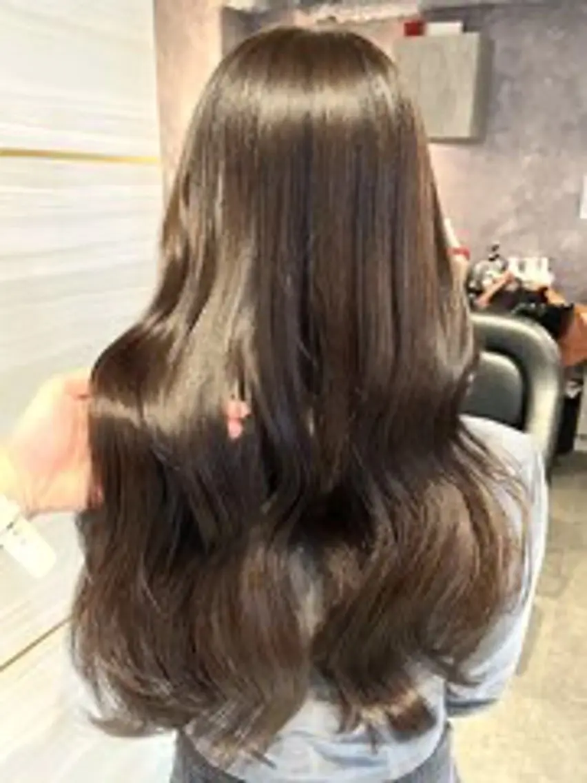 ロング カラー ブリーチ ブラウンカラー ショコラブラウン ブリーチなしカラー elu あやね💜 🫧カラー・縮毛矯正のヘアスタイル