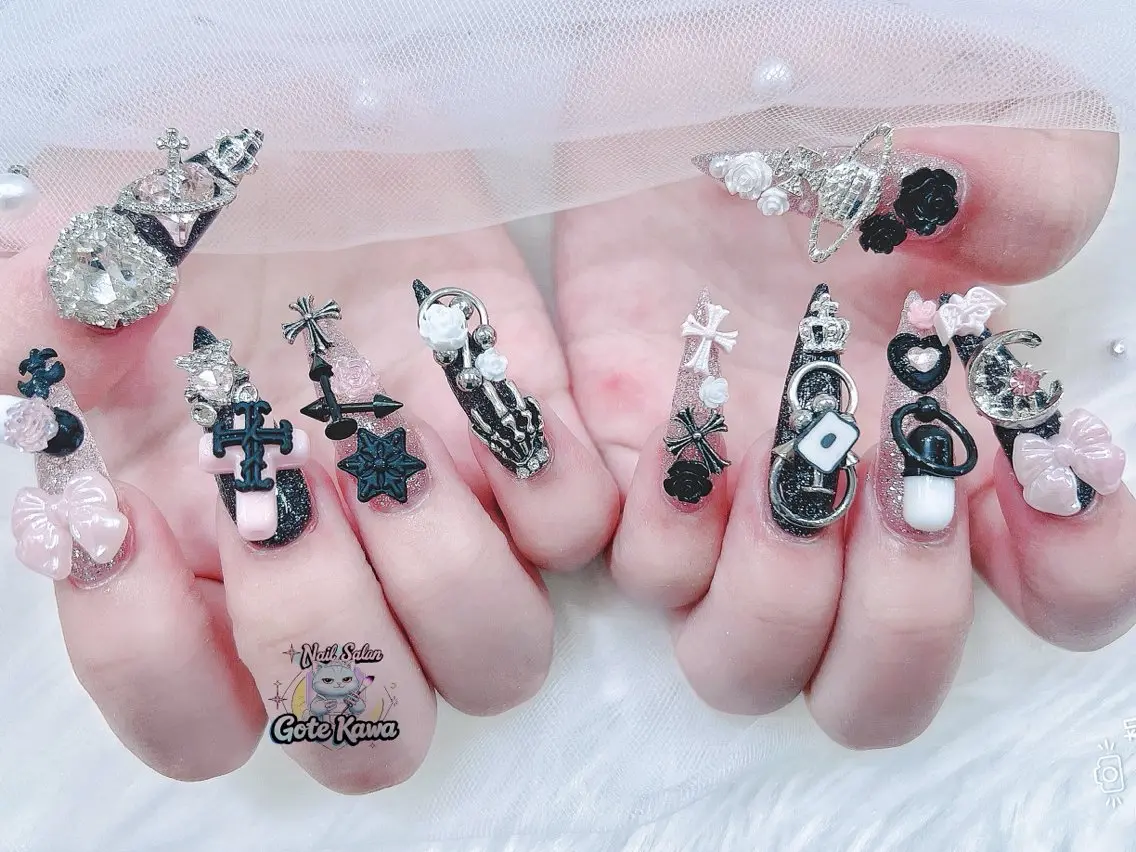 ネイル アートネイル キラキラネイル スカルプネイル ハンドネイル ハンドケア Gote Kawa nail salonのネイルデザイン
