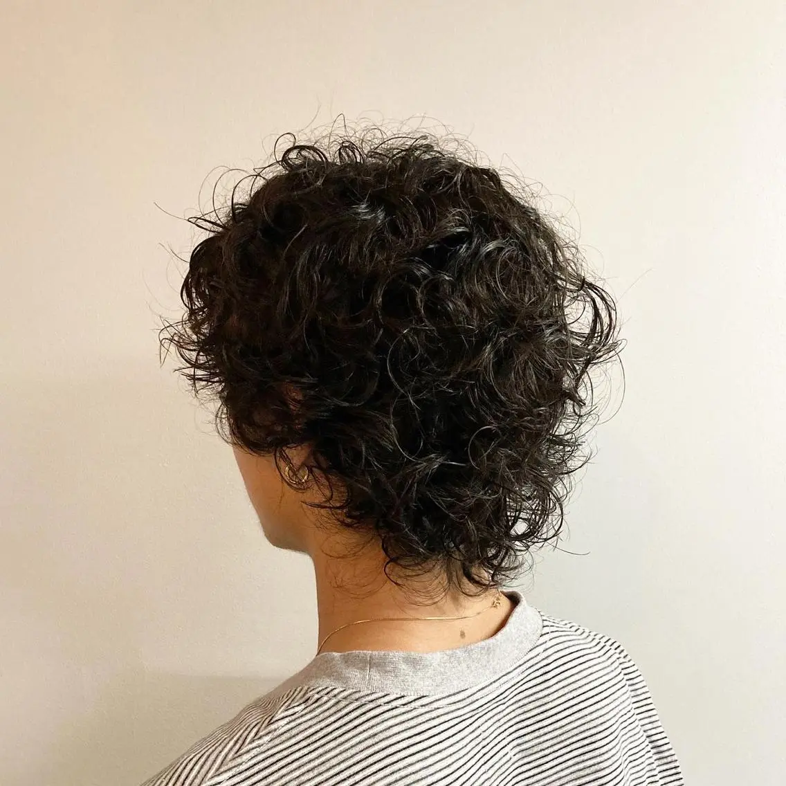 パーマ メンズ 顔まわりレイヤー デザインカットのヘアスタイル