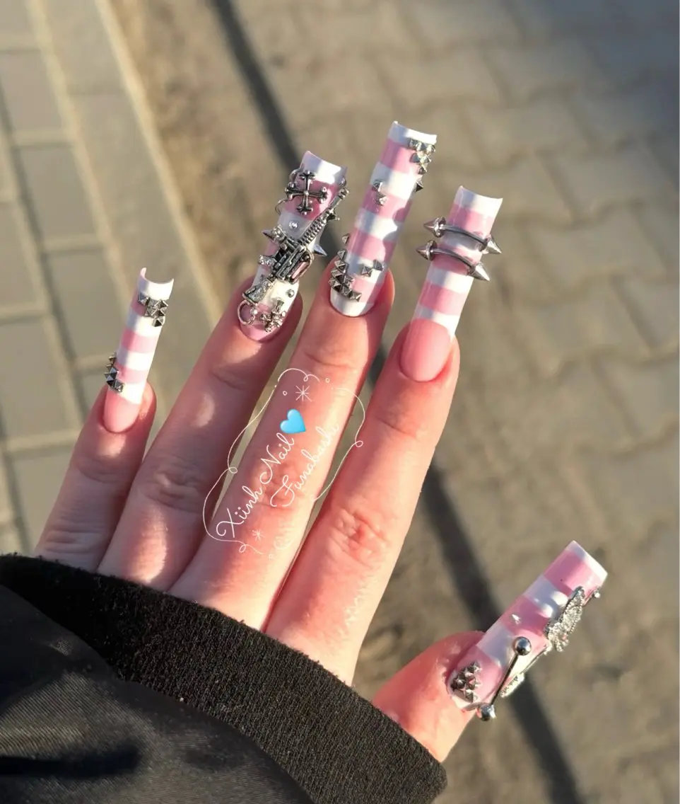 ネイル チークネイル 桜ネイル 長さ出し フットネイル ジェルネイル ハンドネイル XIINH NAIL SALONのネイルデザイン