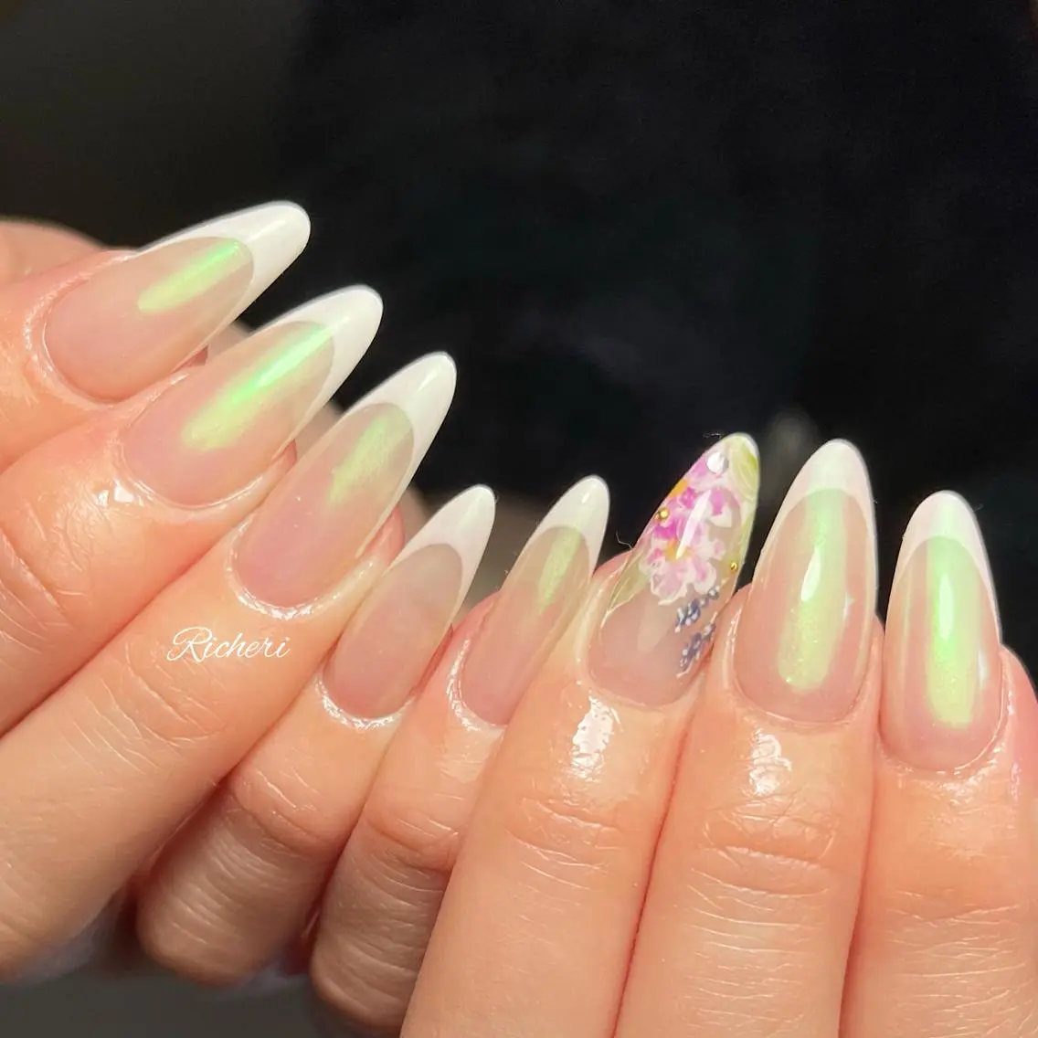 ミディアム ネイル オーロラネイル フレンチネイル richeri beautyのその他イメージ