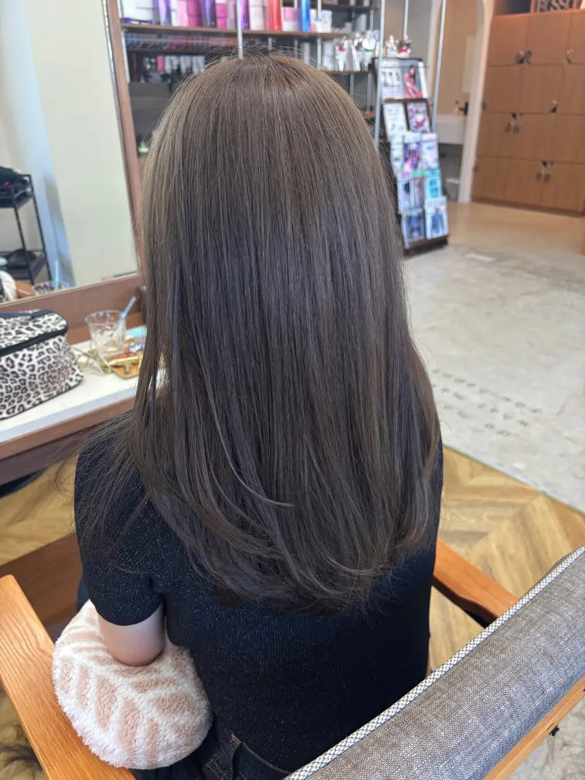 セミロング 伊波 さやかのヘアスタイル