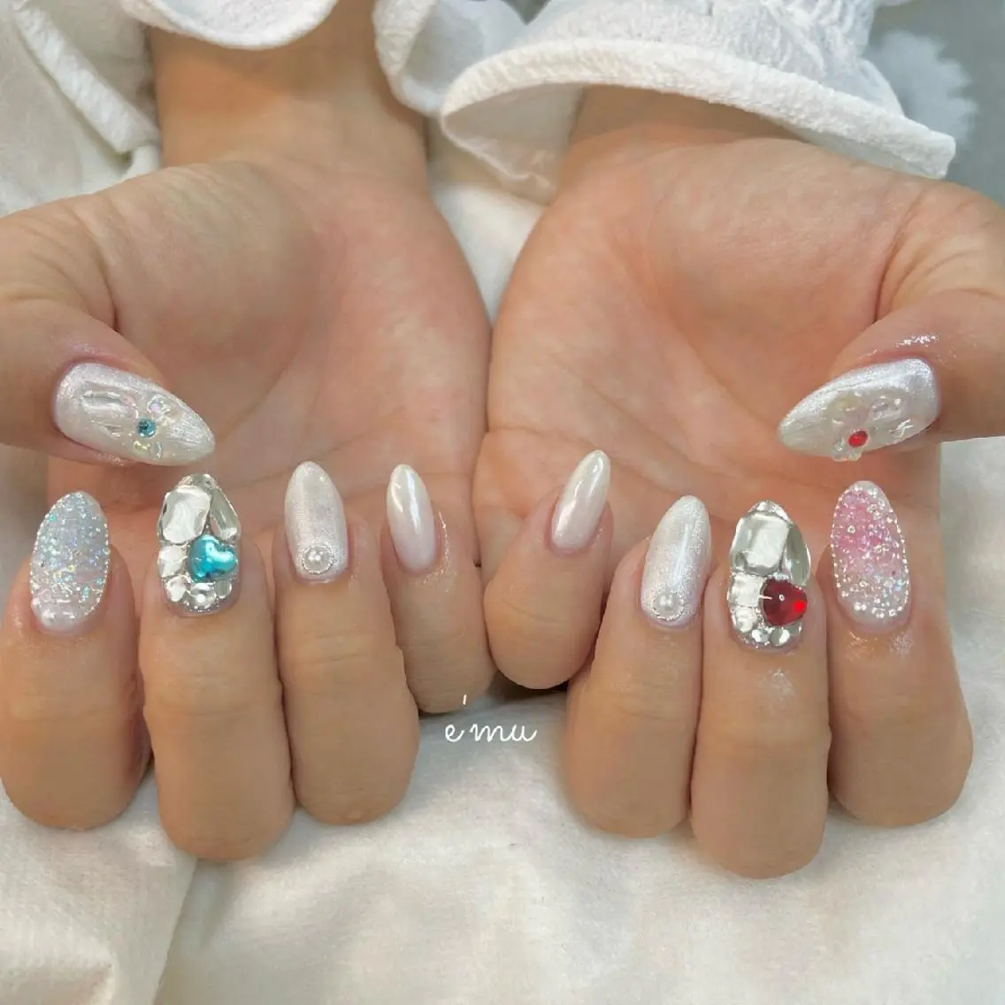 ネイル キラキラネイル nail salon e'mu💐のネイルデザイン