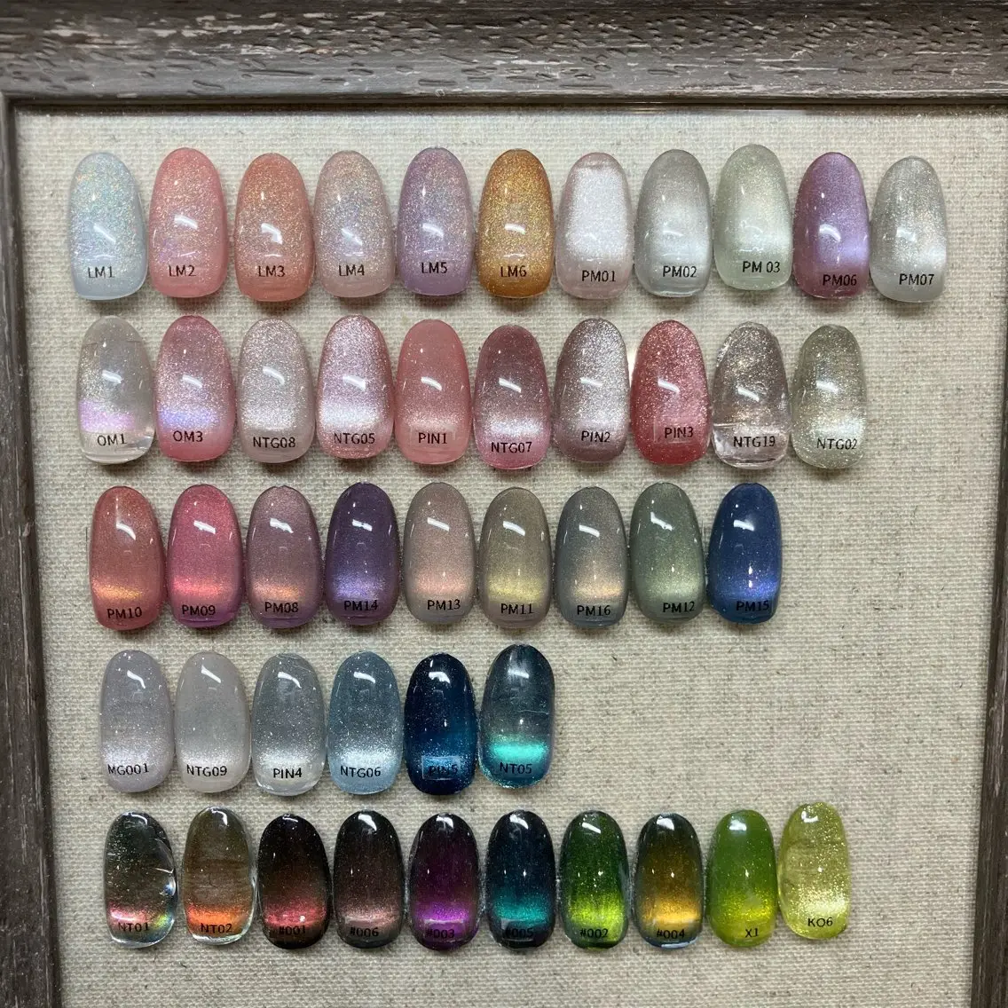 ネイル マグネットネイル feminine nailのネイルデザイン
