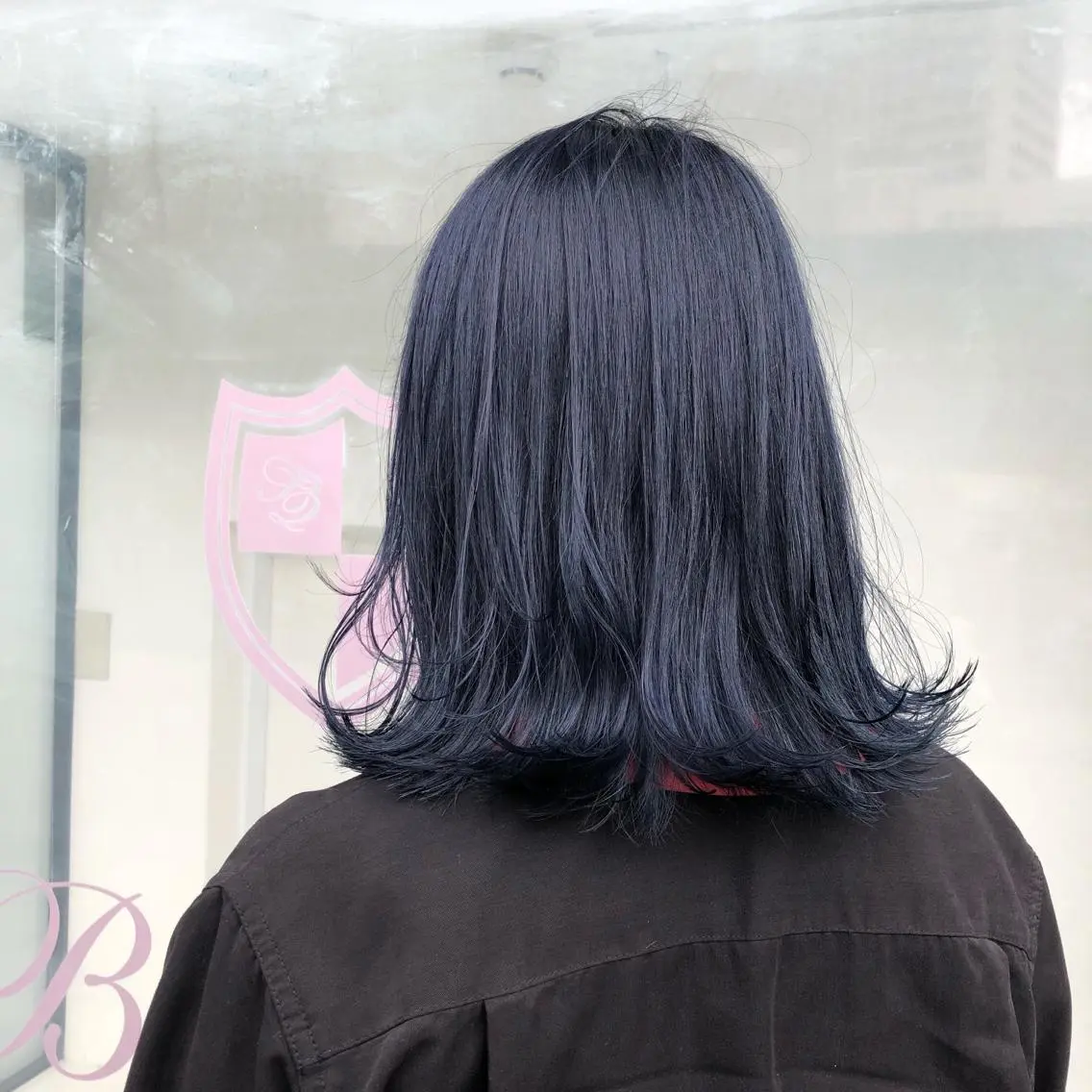 ミディアム カラー ネイビーカラー 相川 愛実のヘアスタイル