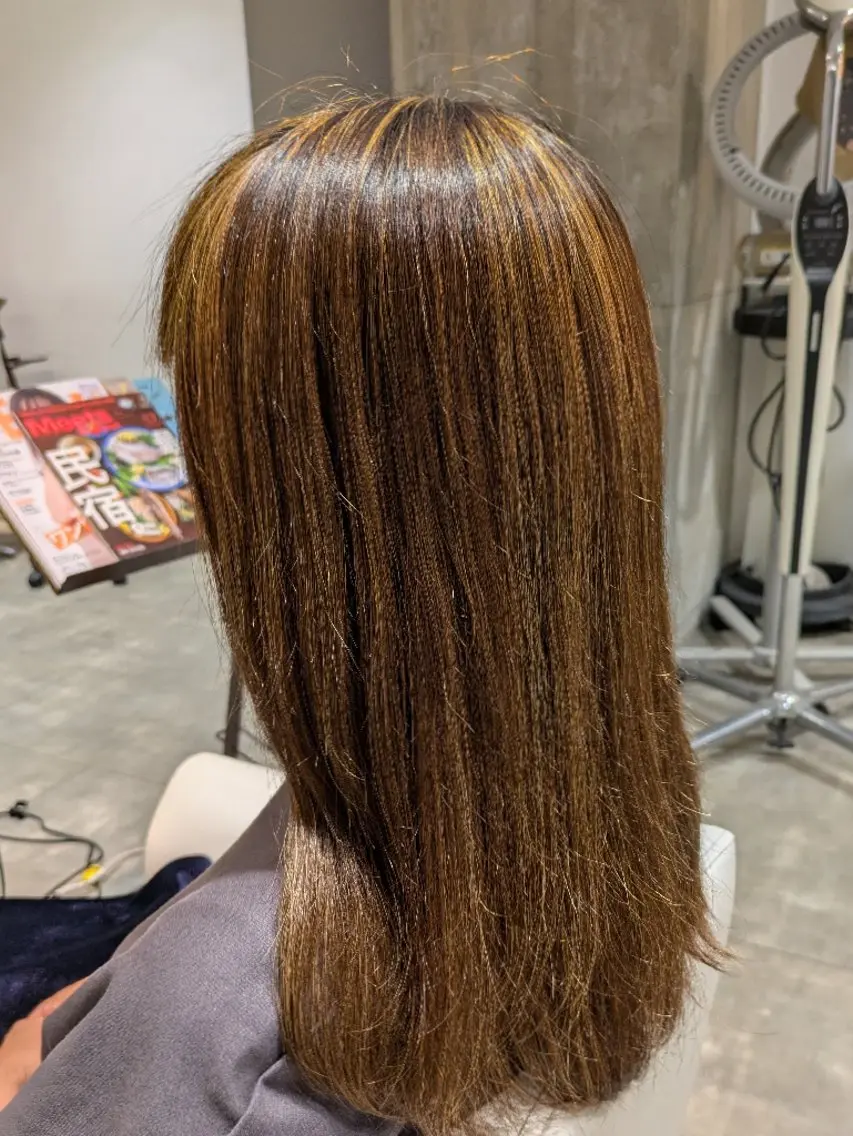 セミロング ハイライト 和佐 ももえのヘアスタイル