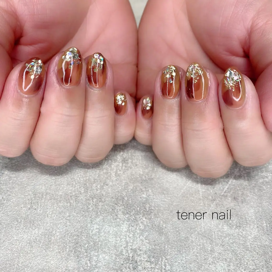 ネイル ブラウン キラキラネイル ニュアンスネイル テネルネイル tener nailのネイルデザイン