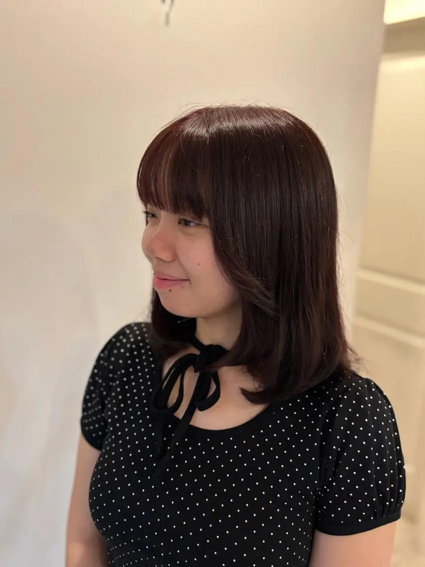 ミディアム レイヤーカット ヘアカラー 望月 芽依のヘアスタイル