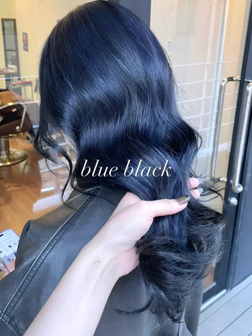 ミディアム カラー ヘアアレンジ ブリーチ 青髪特化🩵 ダブルカラーのヘアスタイル