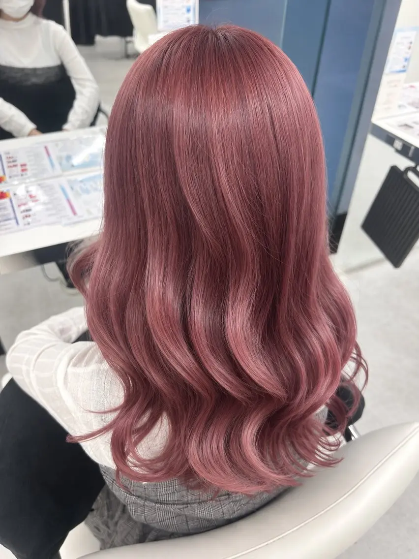 🎀冬の淡色ピンクベージュ🎀ブリーチ+艶カラー+高保湿トリートメントの写真