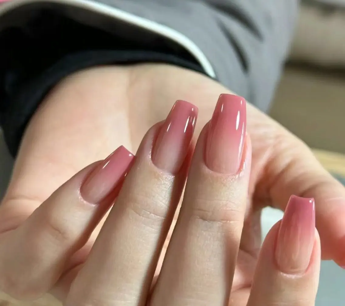 ネイル オーロラネイル チークネイル 長さ出し フットネイル フレンチネイル ハンドネイル ハンドケア lily nailのネイルデザイン