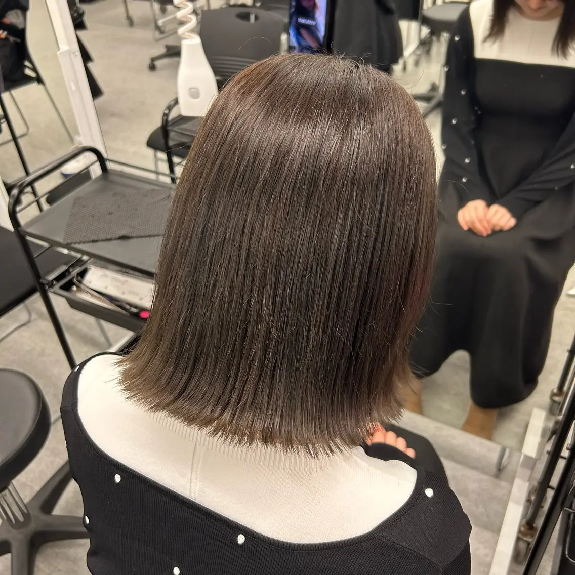 ミディアム カラー ヘアアレンジ 🎀RIN🎀 縮毛矯正×暗髪‎🤍のヘアスタイル