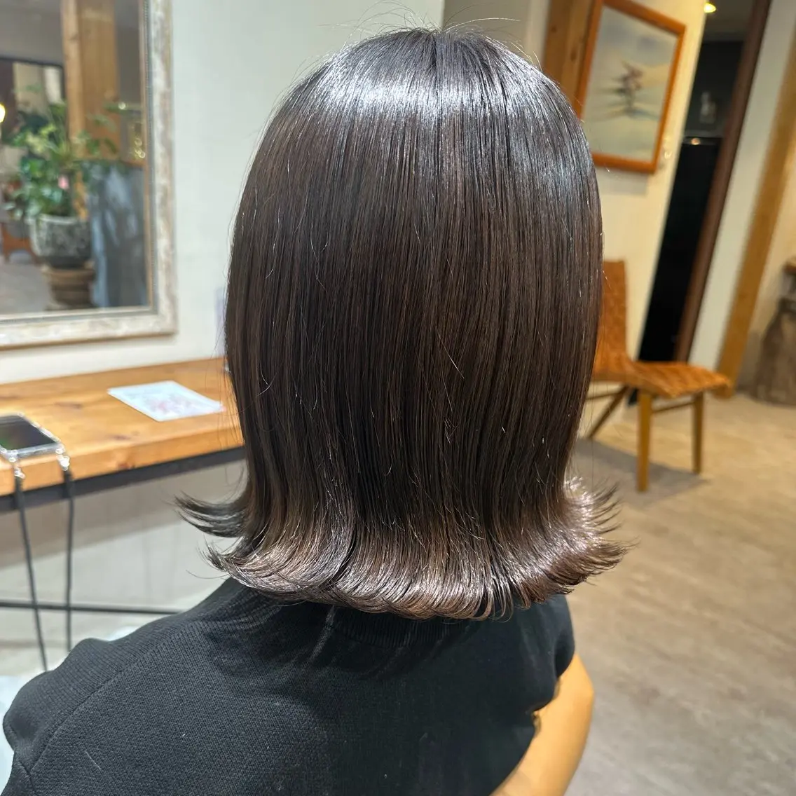 ミディアム カラー 松﨑 璃咲のヘアスタイル