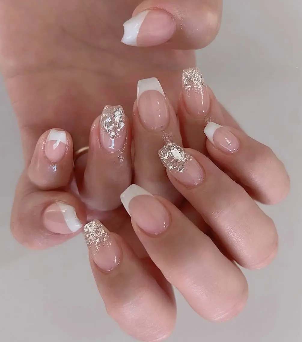 ネイル フレンチネイル ジェルネイル ガラスフレンチ キラキラネイル ロングネイル ハンドネイル Queeens nailのネイルデザイン