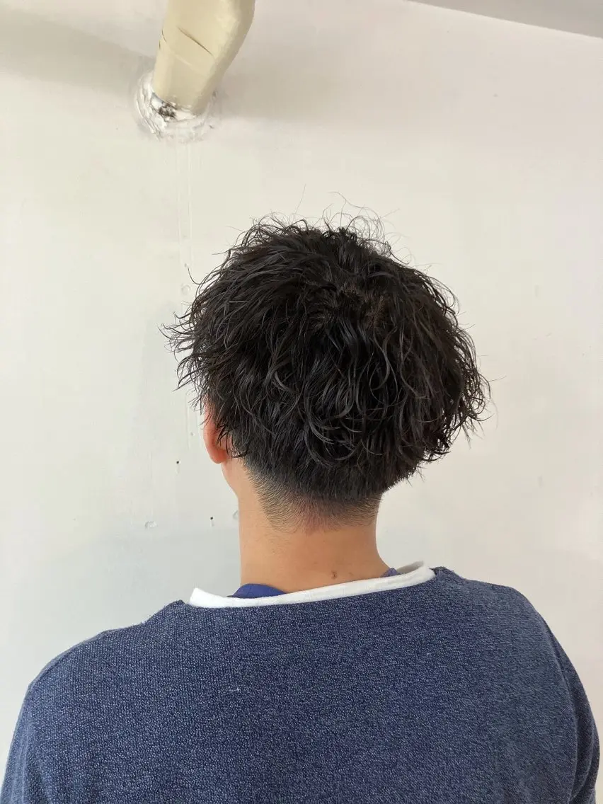 ショート パーマ メンズ メンズパーマ 波巻きパーマ カット パーマ トリートメント door white hideのヘアスタイル