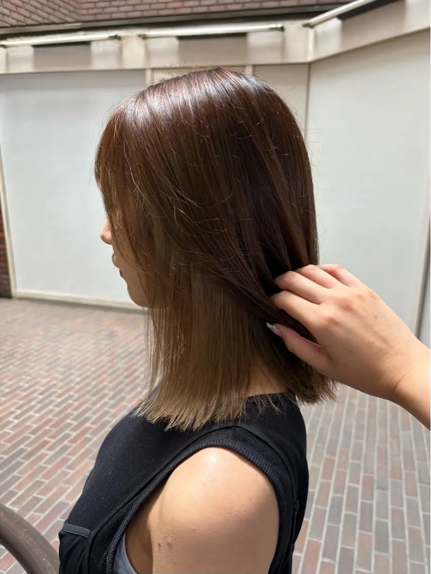ミディアム カラー ベージュカラー ブリーチ インナーカラー スズキ ユウナのヘアスタイル