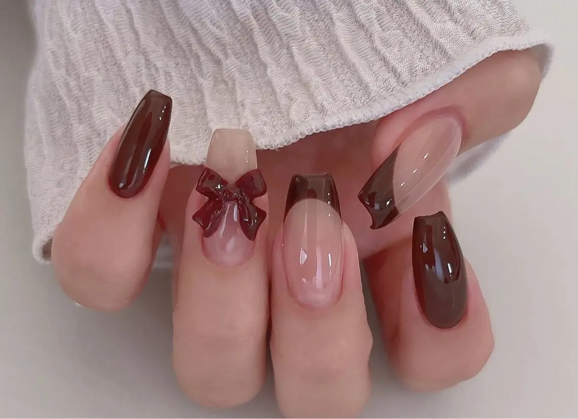 ネイル オーロラネイル フレンチネイル ジェルネイル ハロウィン キラキラネイル H.baby Nail Salonのネイルデザイン