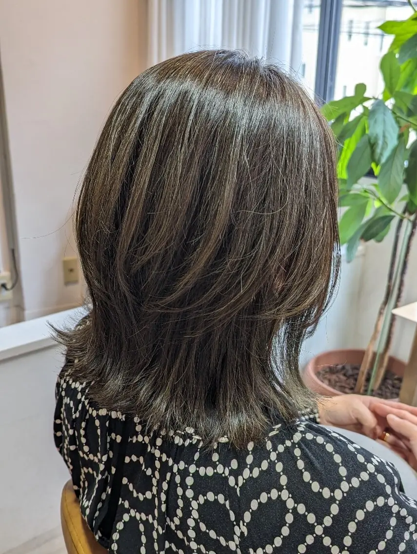 ミディアム くびれヘア くびれレイヤー レイヤーカット newi 天王寺 masakoのヘアスタイル