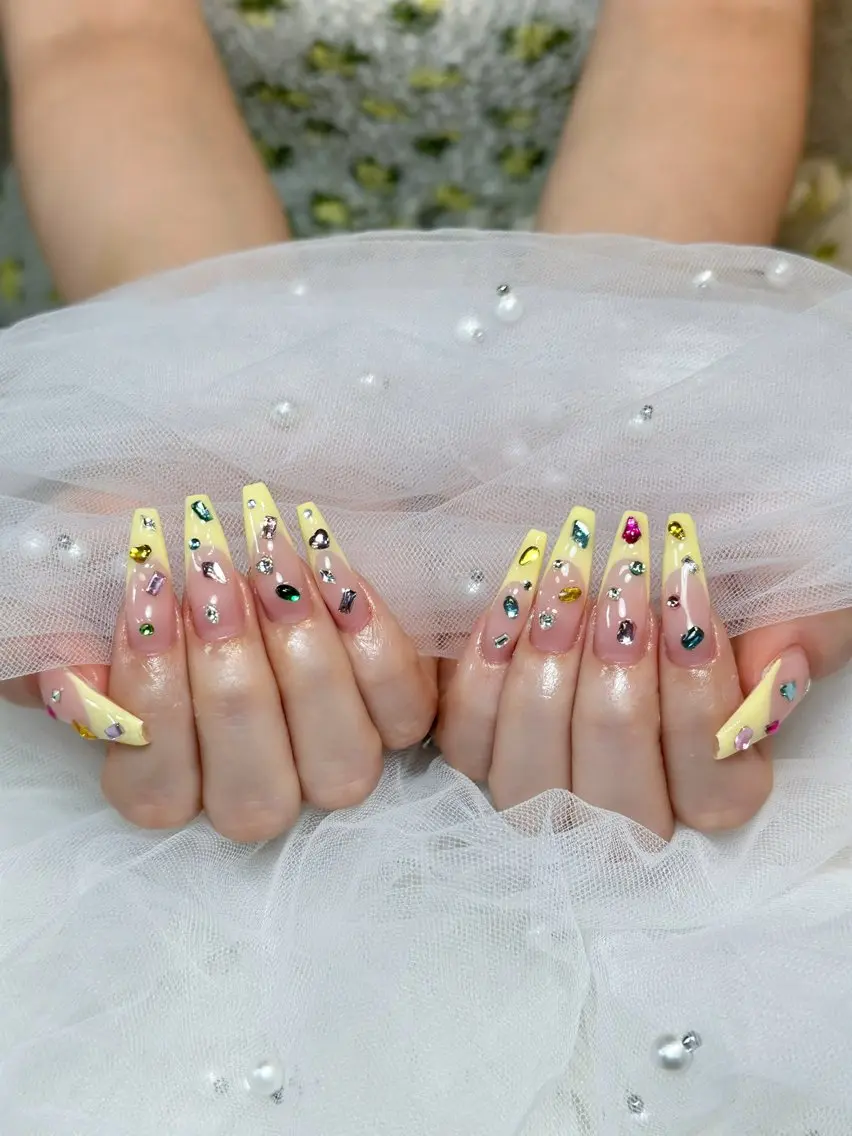 ネイル チークネイル ドット フレンチネイル グラデーション ハート ハンドネイル Julli NailStudioのネイルデザイン