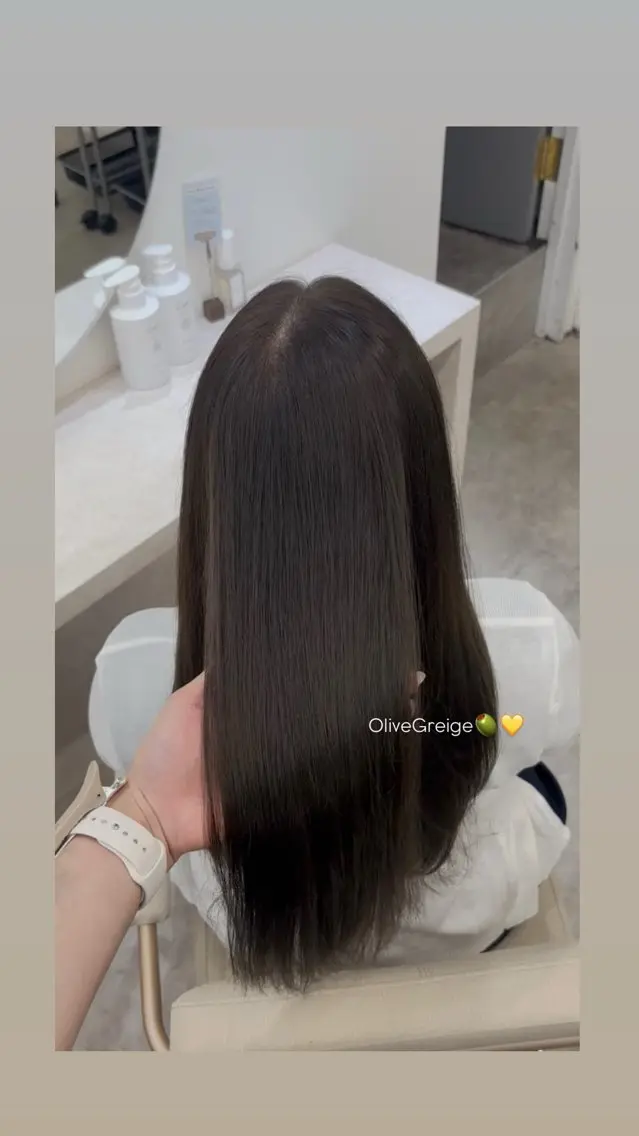 ロング カラー 透明感カラー オリーブカラー Core茶屋町 HINATA🫧のヘアスタイル