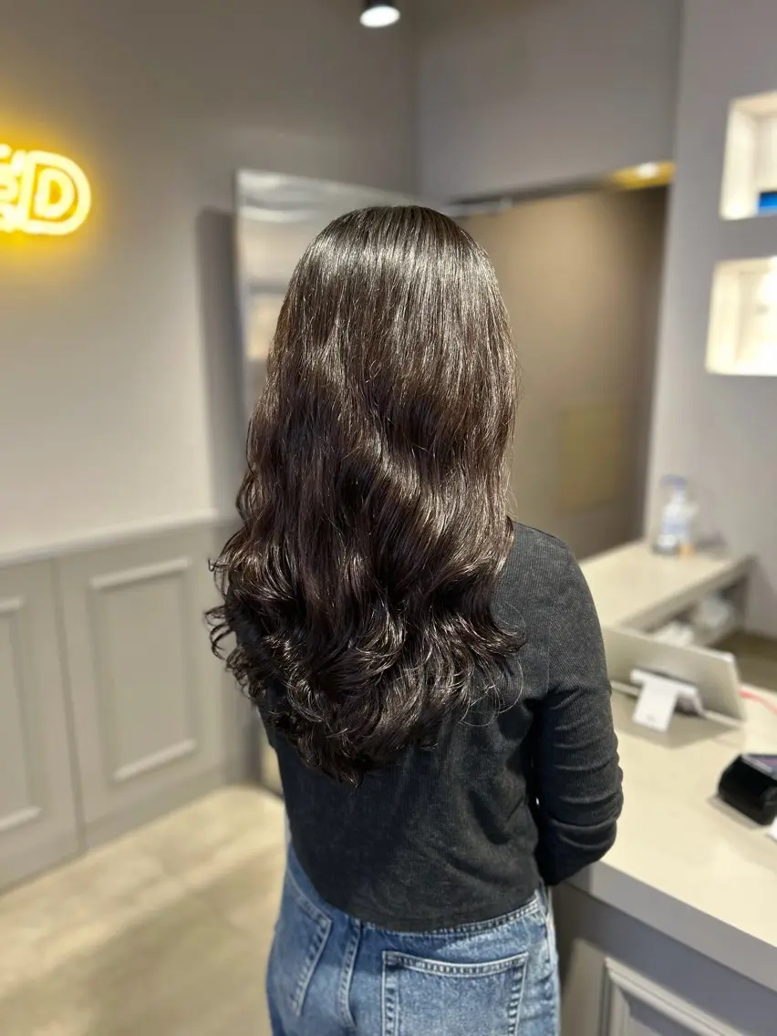セミロング カラー パーマ ヘアアレンジ メンズ カット ヘアカラー トリートメント 🦋縮毛/韓国レイヤ ー/透明感カラー🦋のヘアスタイル