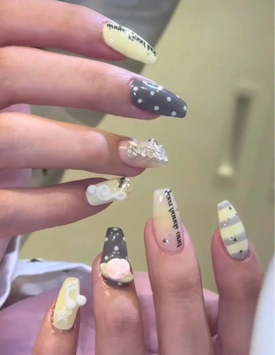 ネイル 韓国ネイル マグネットネイル 持ち込み ハンドネイル Mimi Nail_Royalのネイルデザイン