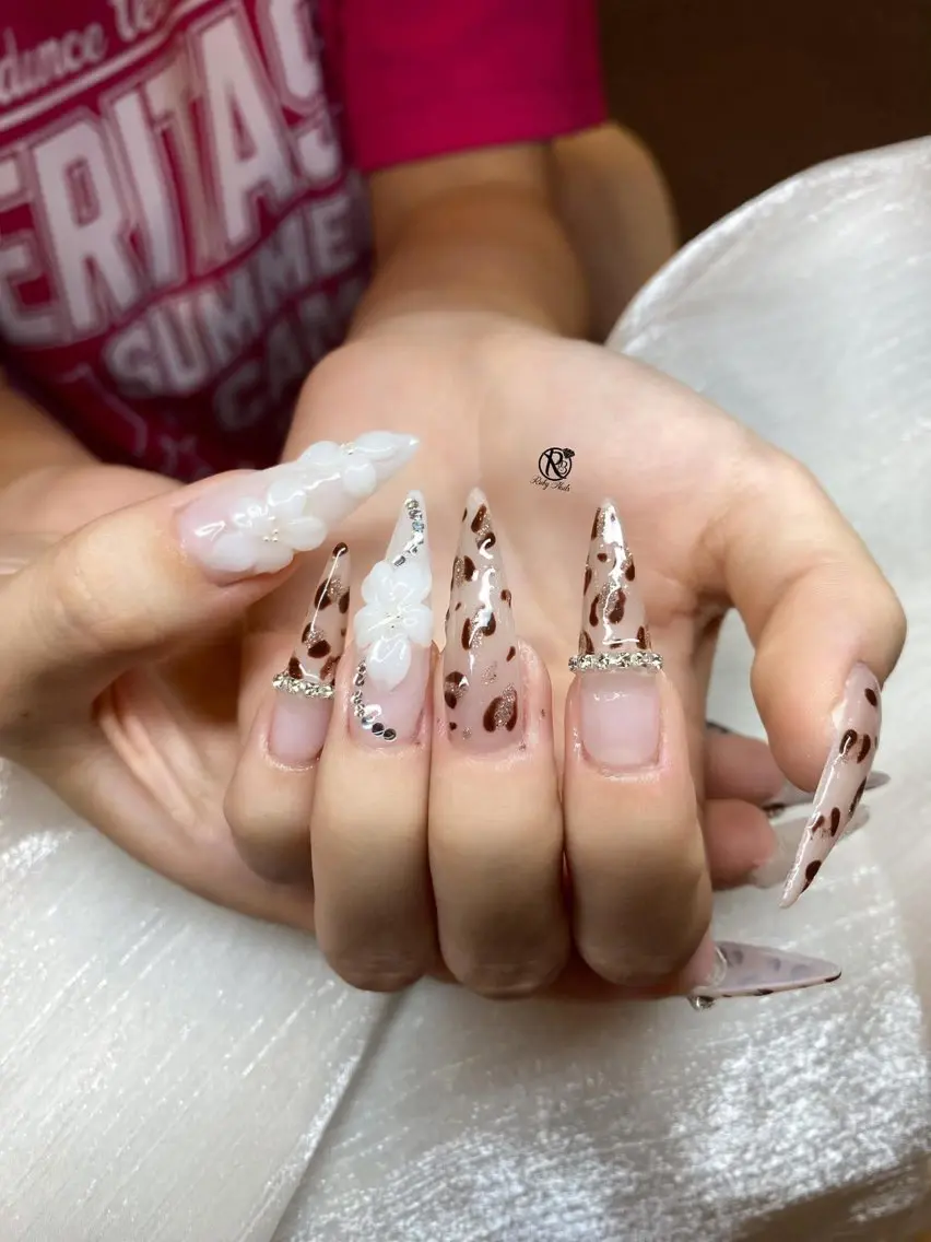 ネイル ボルドー ブラウン チークネイル ドット フットネイル ハンドネイル Ruby Nail 霞ヶ関店のネイルデザイン
