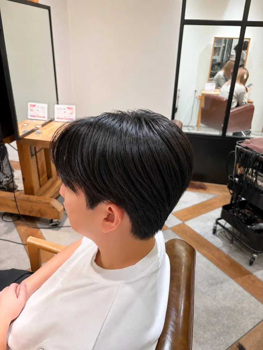 メンズ 刈り上げ カット ヒナ/酸性ストレート ・艶カラー🌿のヘアスタイル