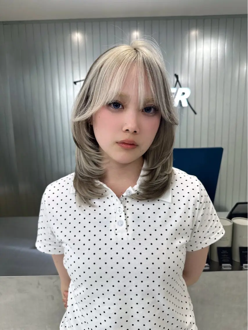 ロング カラー ヘアアレンジ カット ヘアカラー トリートメント 艶カラー/ハイトーン /レイヤーカットのヘアスタイル